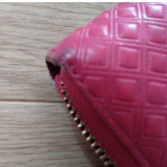 Tory Burch Fuchsia Quilted Wallet - Picture 9 of 9